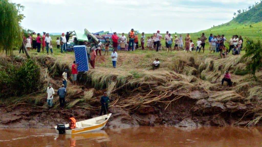 Familias damnificadas por la crecida del río Aquidabán reciben