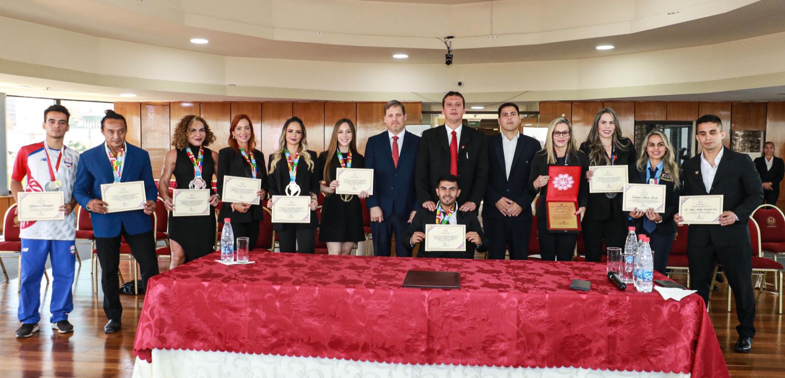 Comisi N De Deportes Del Senado Rinde Homenaje A Destacados En