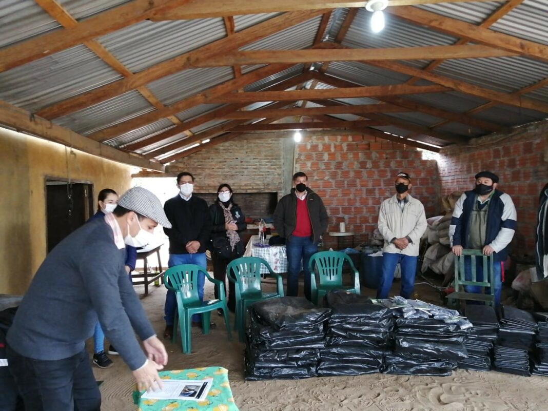 EBY capacita a productores de Ñeembucú