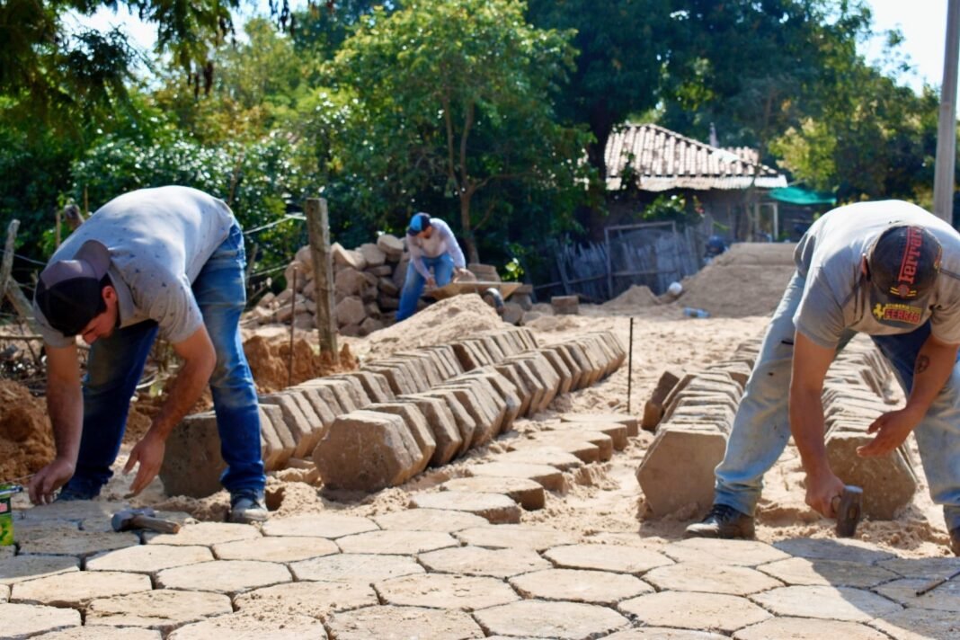 Municipalidad de Pilar inicia otro lote de adoquinado de calles