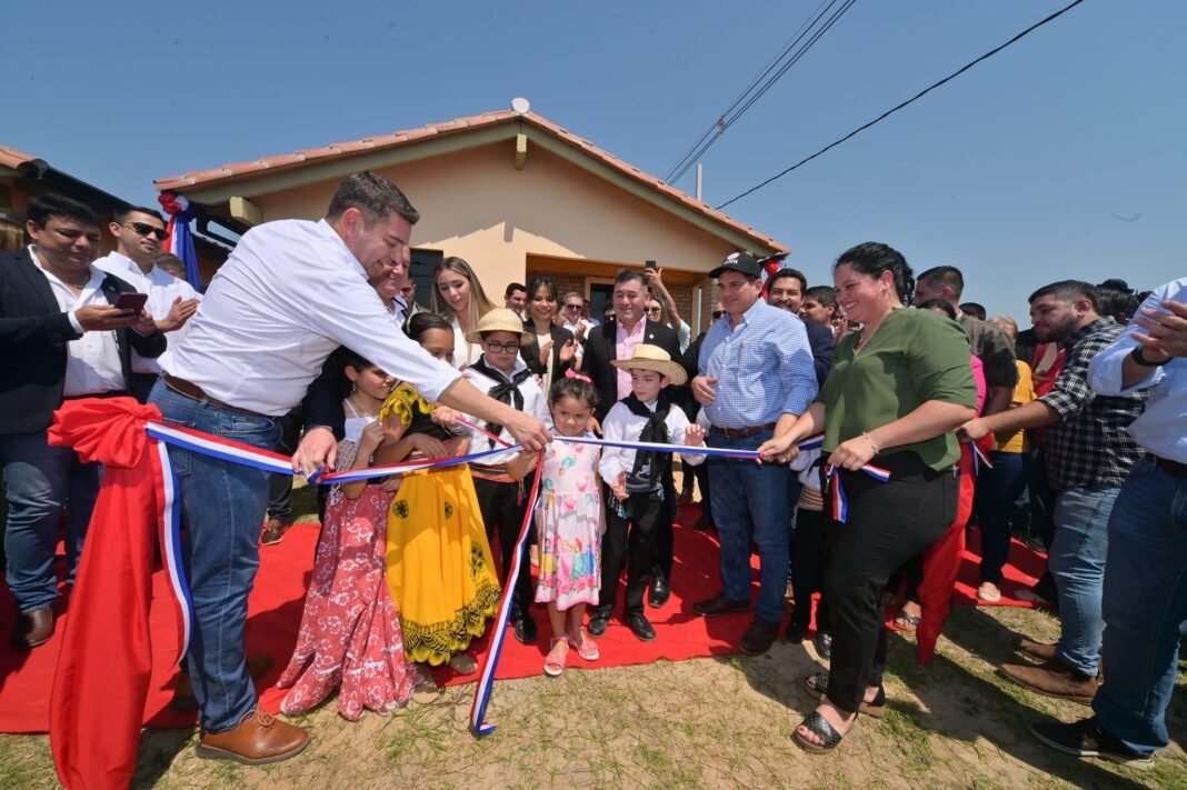 150 familias recibieron llaves de sus viviendas hoy en Pilar